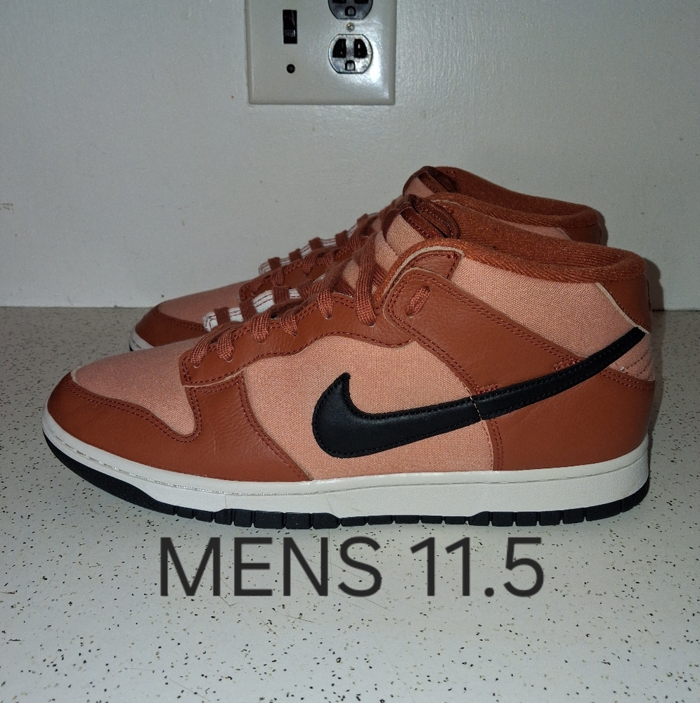 SIZE 11.5 - NIKE DUNK MID, AMBER BROWN. PRE-OWNED NO BOX. FLAW IN TOE BOX.